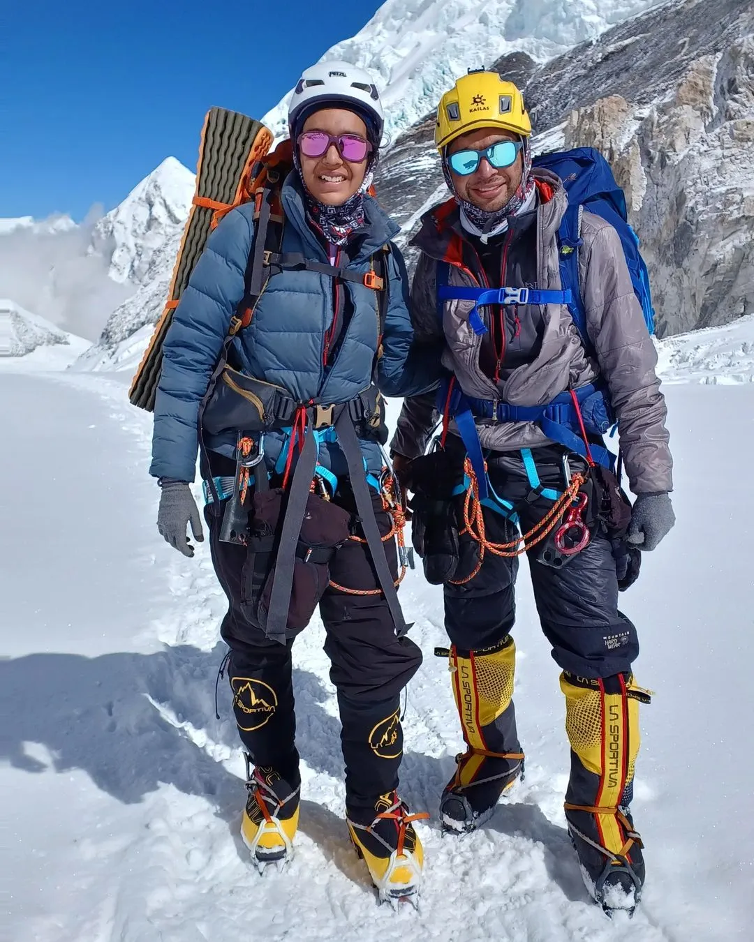 Kaamya Karthikeyan with her father at Mount Everest