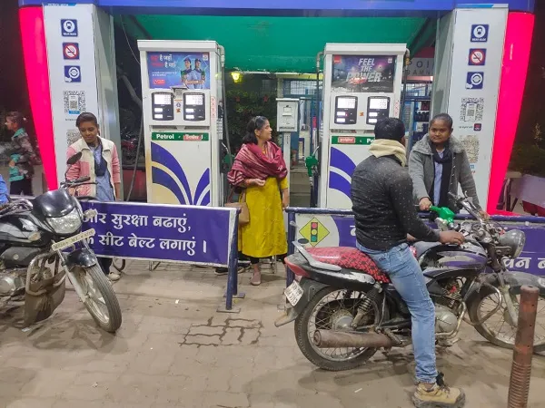 petrol pump story khargone 600