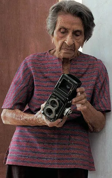 Indias first female photojournalist Homai Vyarawalla