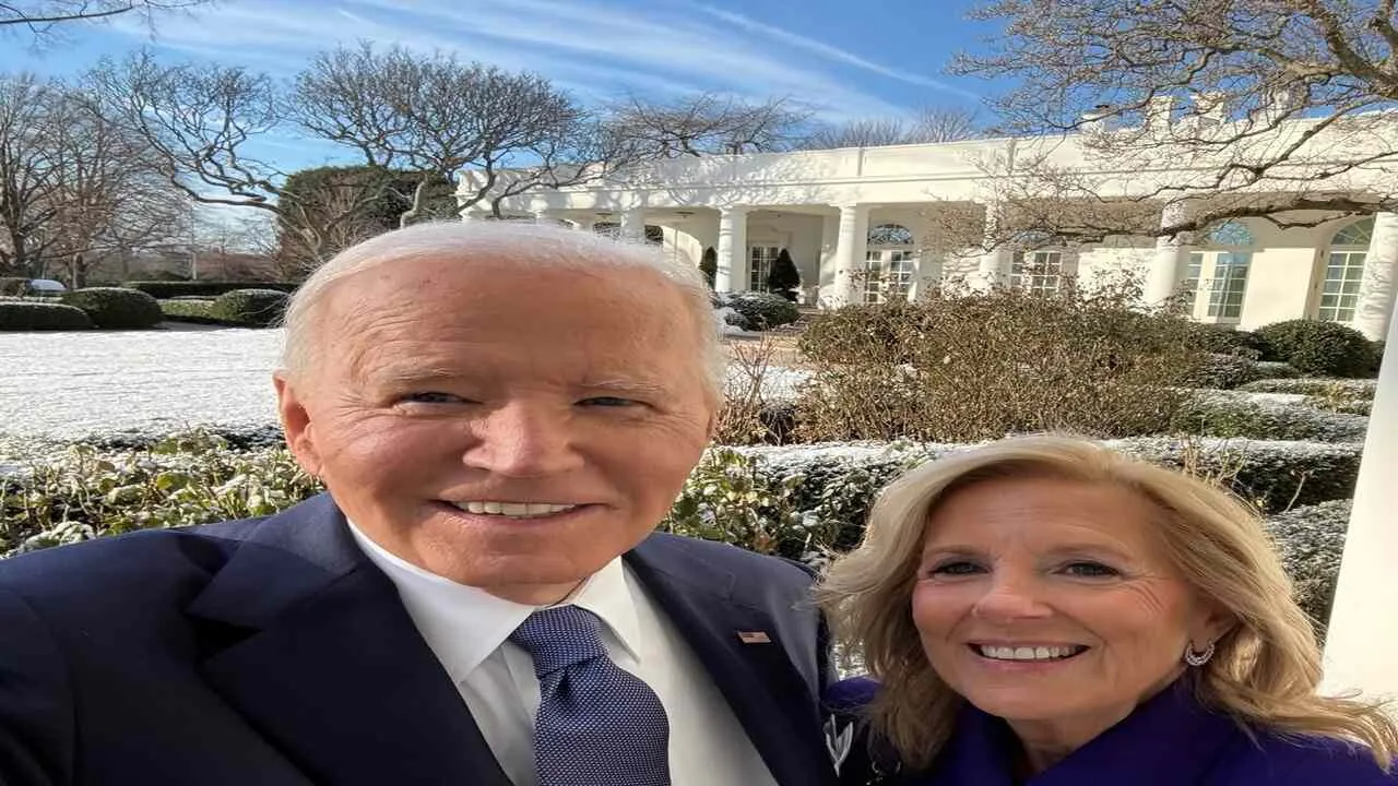 jo biden white house selfie