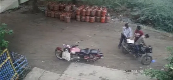 Cell phone thieves in Mylavaram