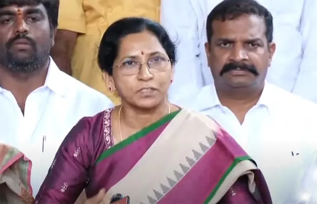 Etala Jamuna fire on KCR- Kausik Reddy 