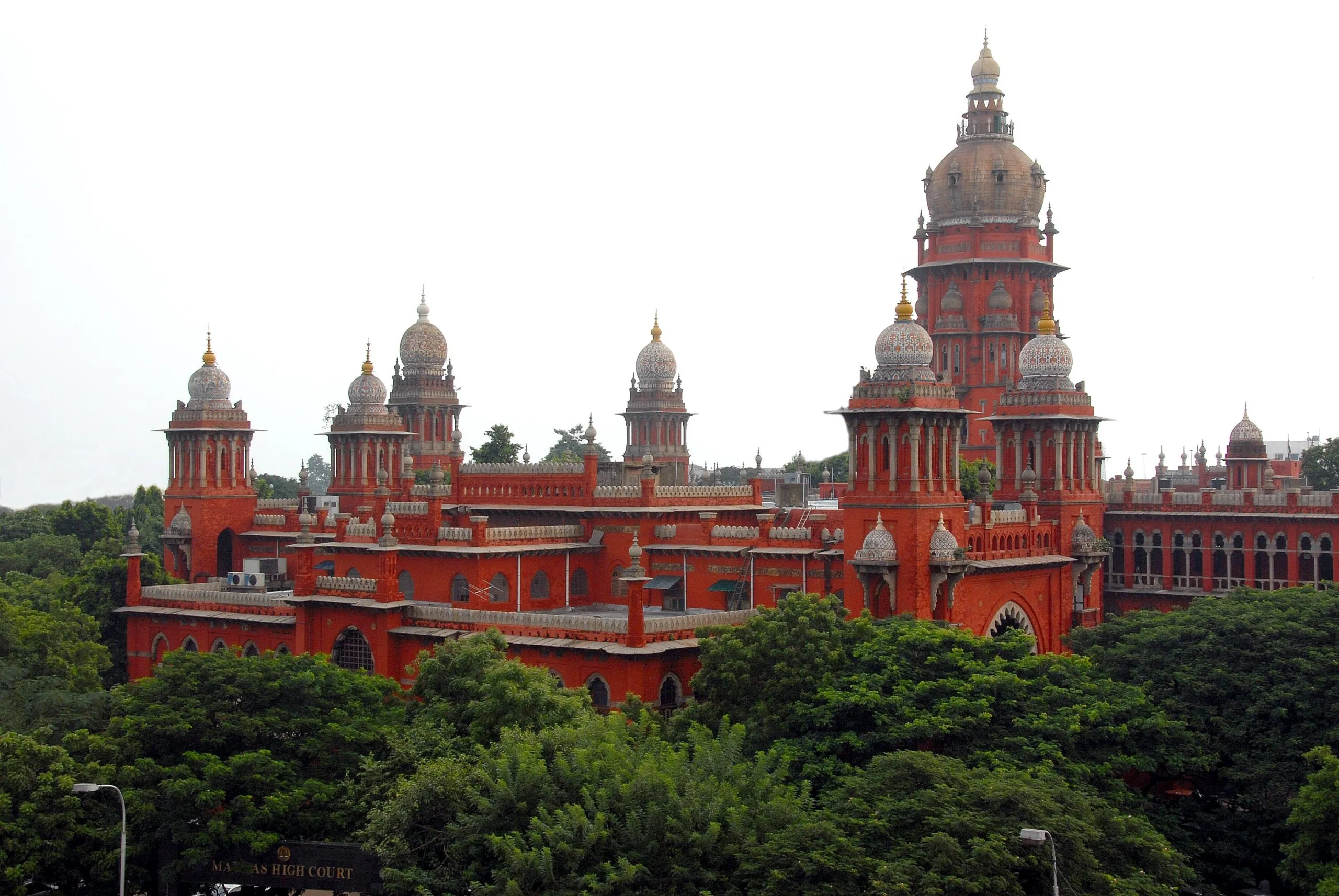 Home-maker-Wife-Entitled-to-an-Equal-Share-in-properties-says-Purchased-by-the-Husband-madras-high-court