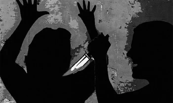 The boyfriend attacked the young woman with a knife 