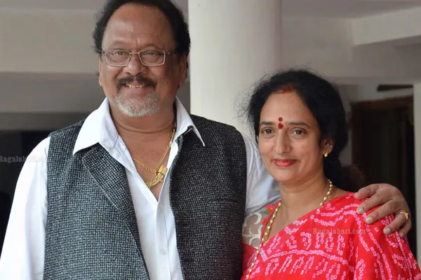 ap-politics-reports-said-that-krishnam-raju-wife-shyamala-devi-coming-to-politics
