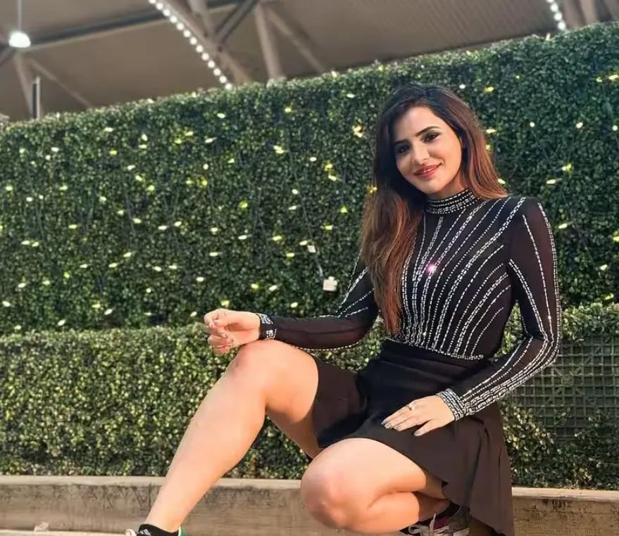 cinema-news/ashureddy-provoked-with-stunning-looks