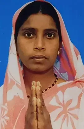 karnataka-state-haveri-mundaghad-women-save-husband-and-brother-from-bear