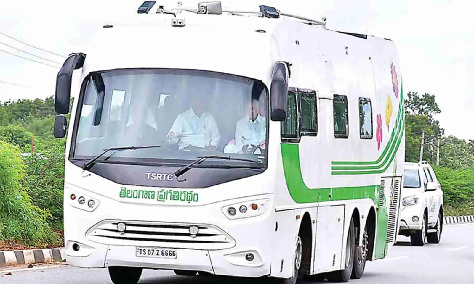 telangana-cm-kcr-left-for-maharashtra-tour-with-a-huge-convoy-600-vehicles