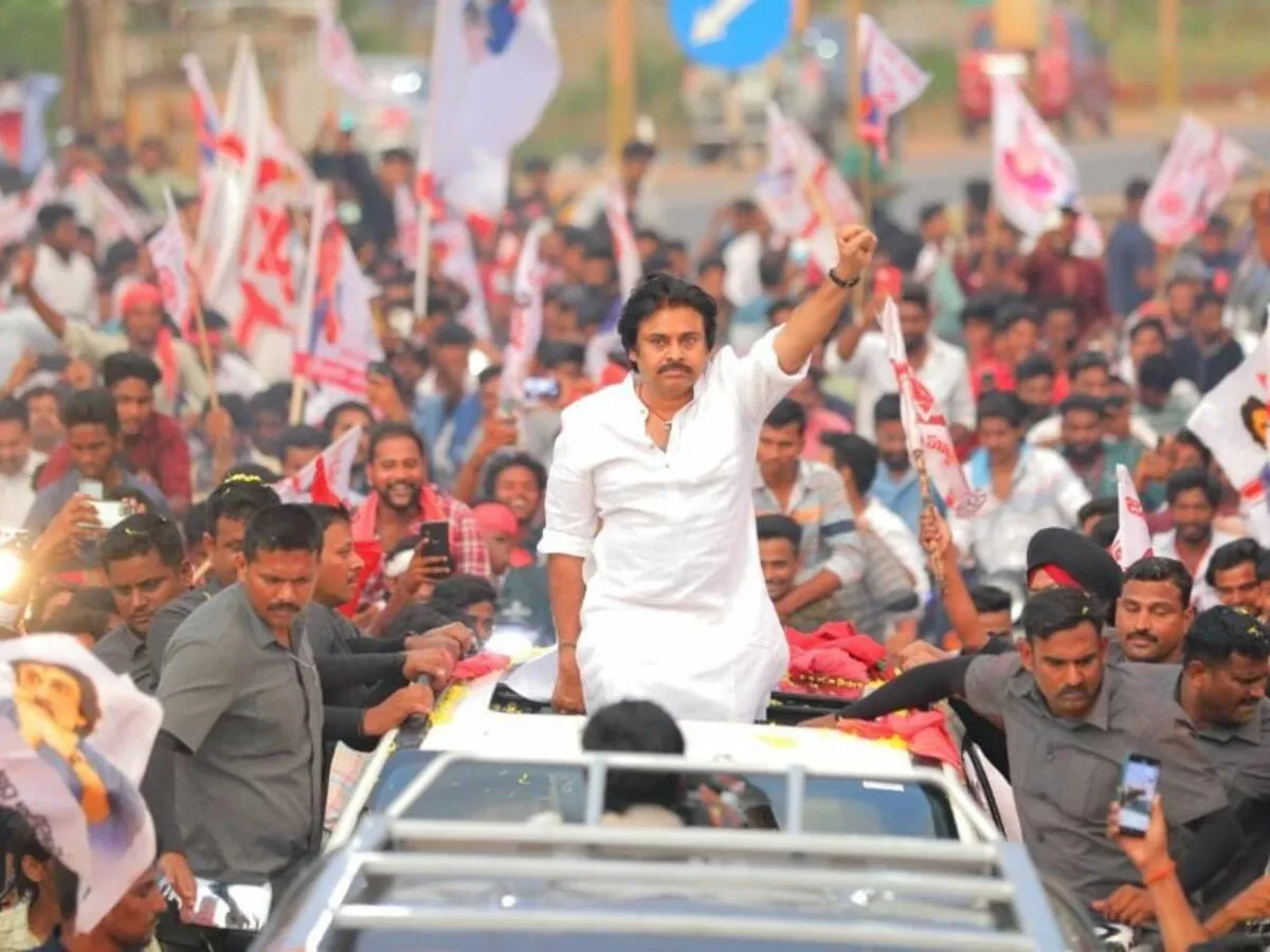 Elur..Volunteers behind missing girls: Pawan Kalyan 