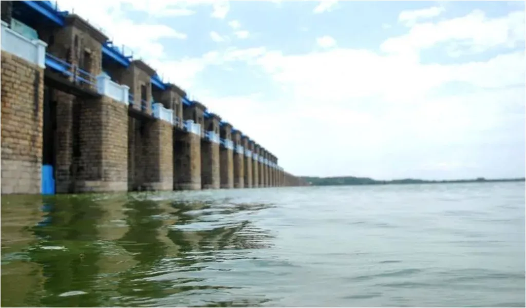 Rising flood to Himayat Sagar
