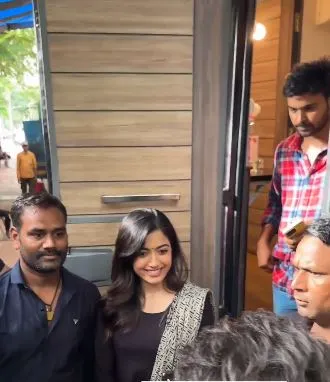 Rashmika Mandanna fan snatches phone from her Rashmika