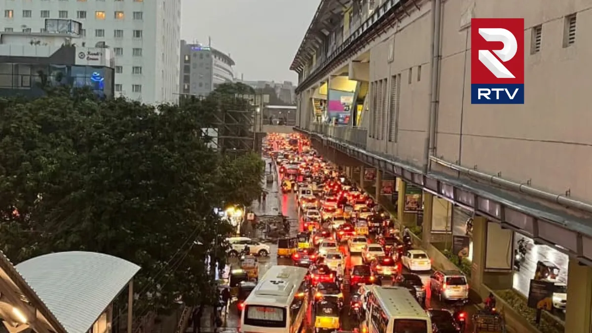 hyderabad-heavy-rain-lashes-in-twin-cities-water-floods 