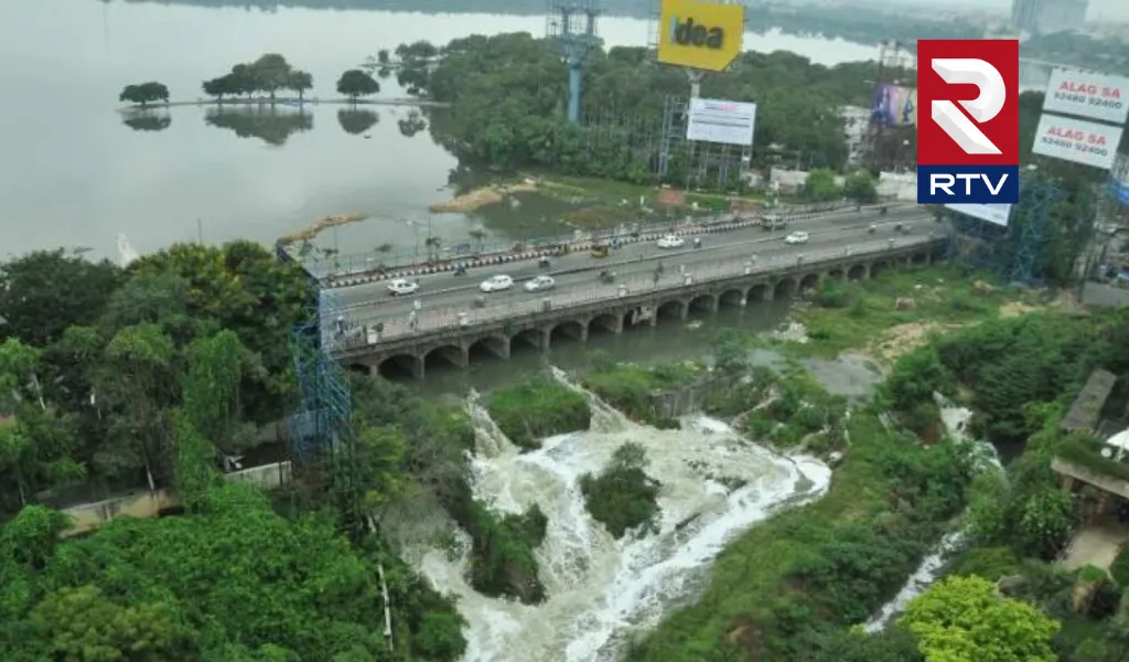 hussain-sagar-water-danger-bell