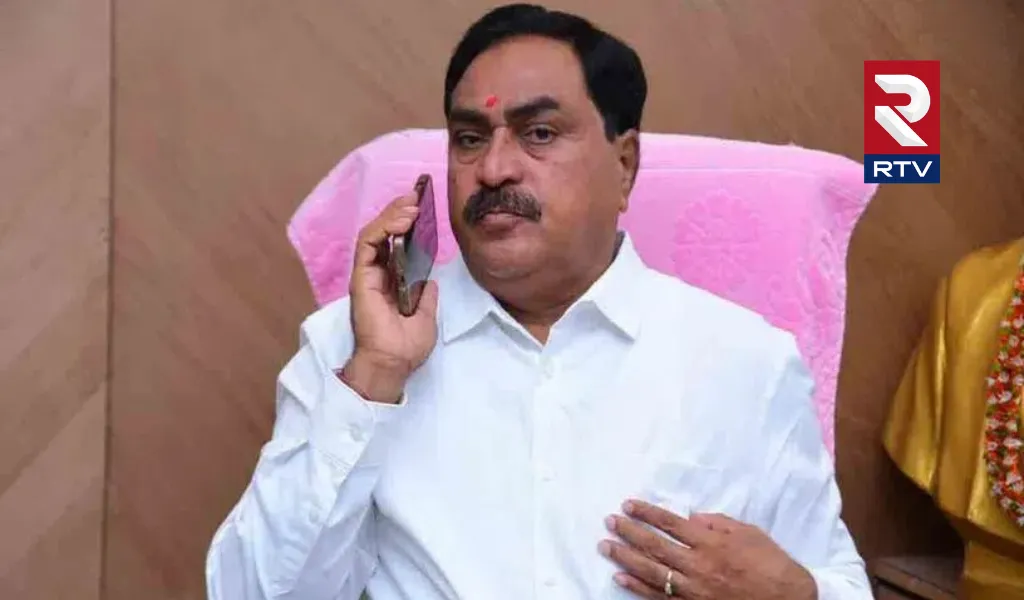 jangaon-district-palakurthy-constituency-rain-falled-rivers-police-risk-save-boys-life