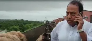 Flood water from the top of Kadem project..Officials raised their hands..God should save the minister!