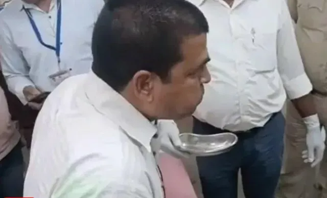 madhyapradesh official swallows rs 5000 he took as bribe on spotting cops