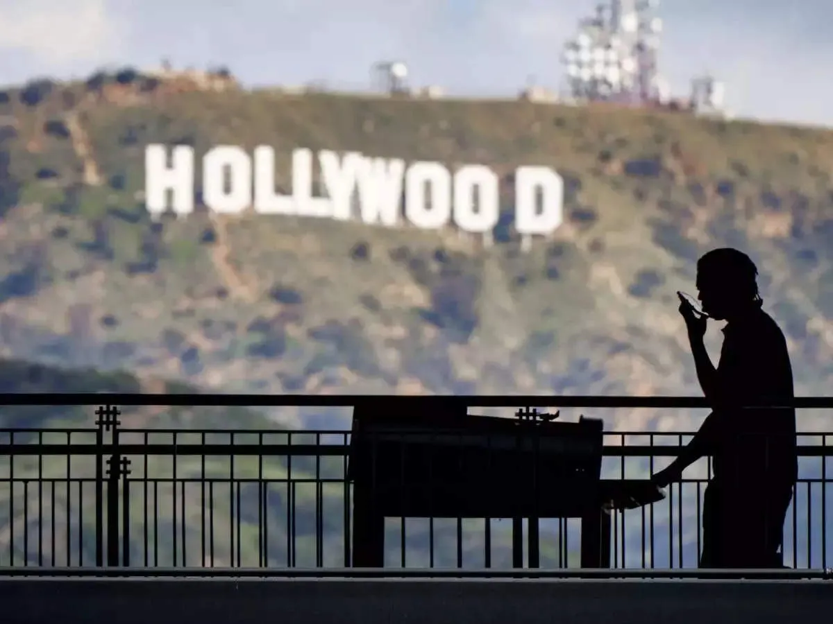 movies-hollywood-shuts-down-as-screen-actors-guild-go-on-strik-fran-dresser2
