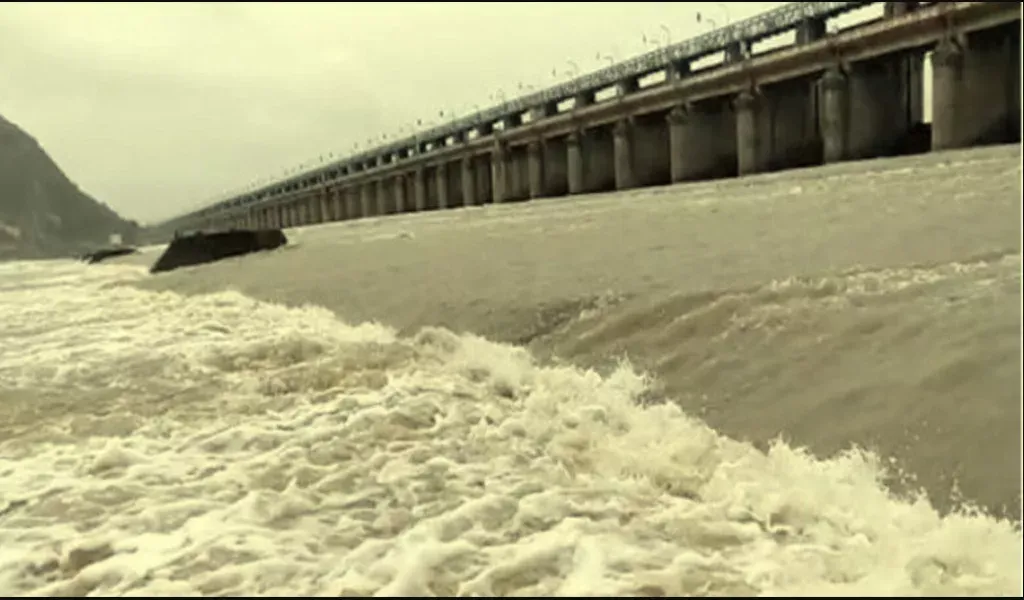 Tension tension..Prakasham barrage rising flood