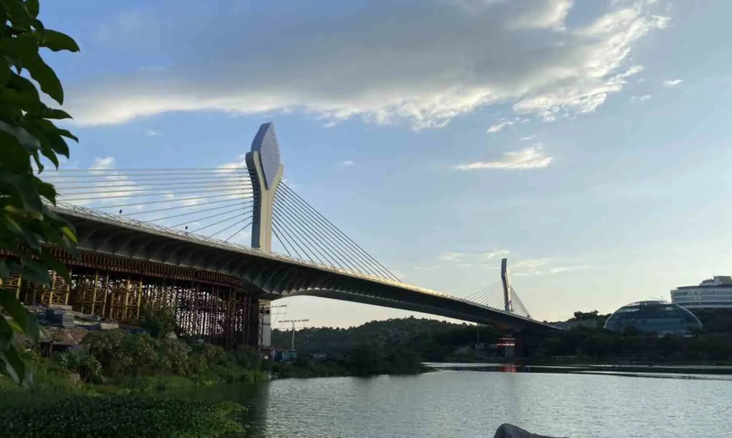 telangana-hyderabad-a-minor-girl-committed-suicide-cable-bridge-minor-girl-jumped-into-durgam-pond-cable-bridge