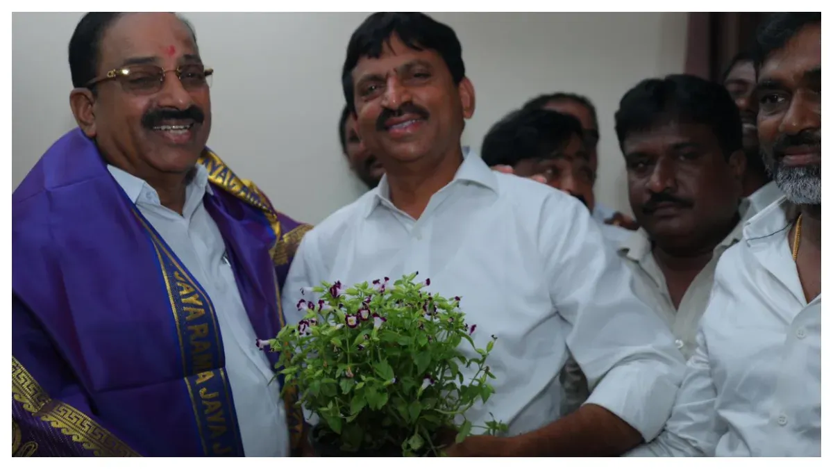 khammam: Poguleti Srinivas Reddy meets Thummal Nageswar Rao 