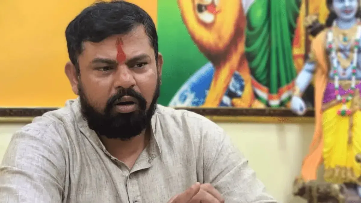 బుర్ఖాలో వచ్చి దొంగ ఓట్లు వేస్తున్నారు.. రాజాసింగ్ సంచలన ఆరోపణలు