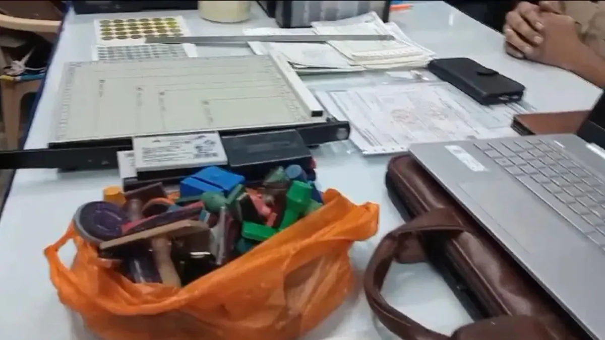 police arrested the members of the gang of fake certificates in Eluru 
