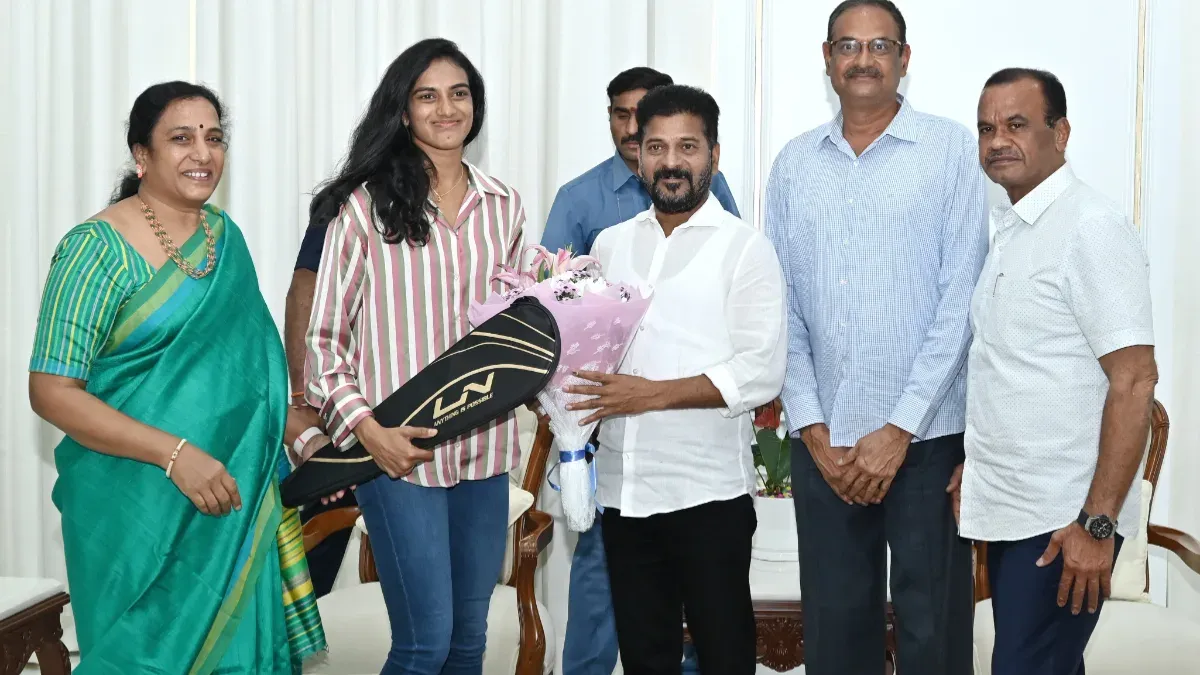 PV Sindhu Met CM Revanth Reddy