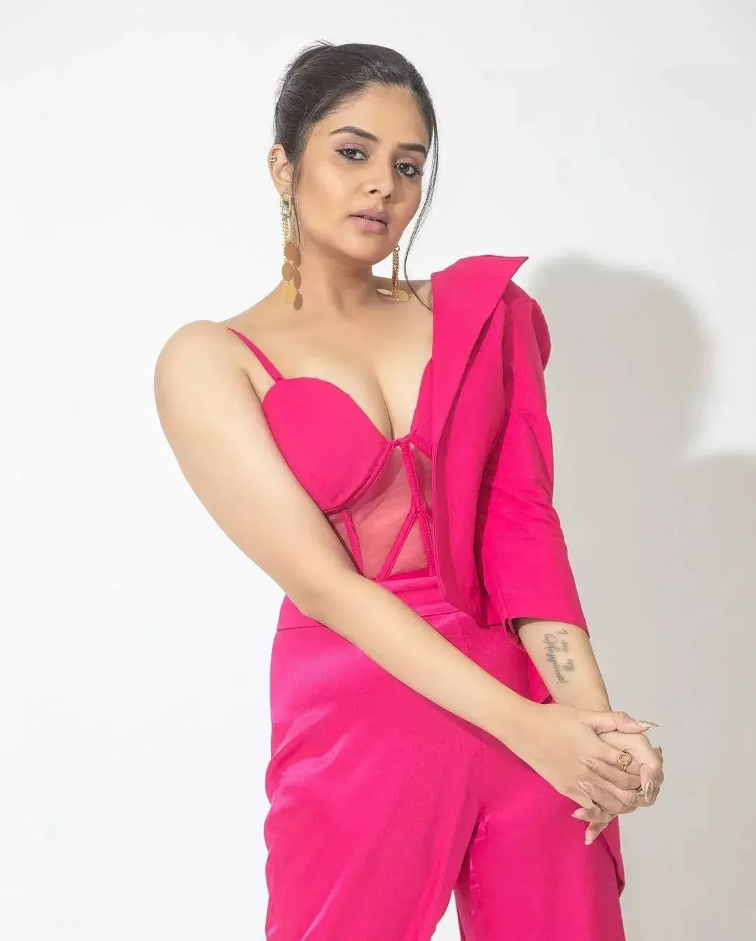 Sreemukhi Pose
