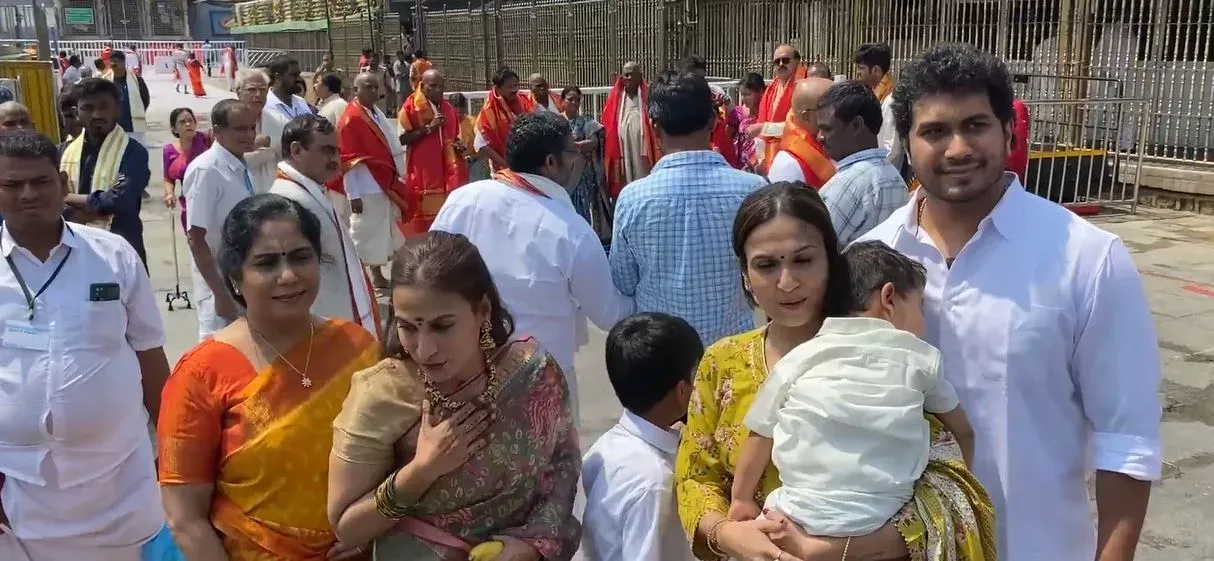 Rajinikanth Daughters  Aishwarya Soundarya Visited Tirumala