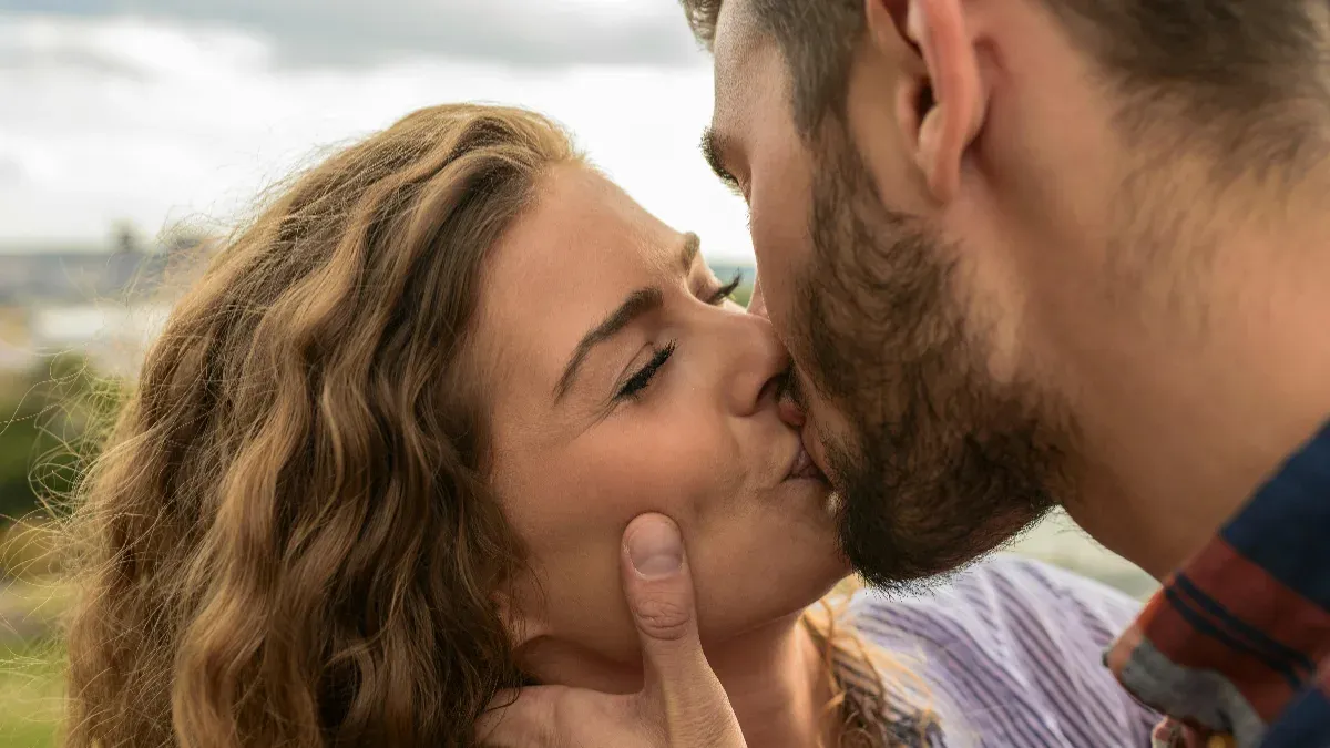  do hero heroine in movies really kiss and do romance what is croma