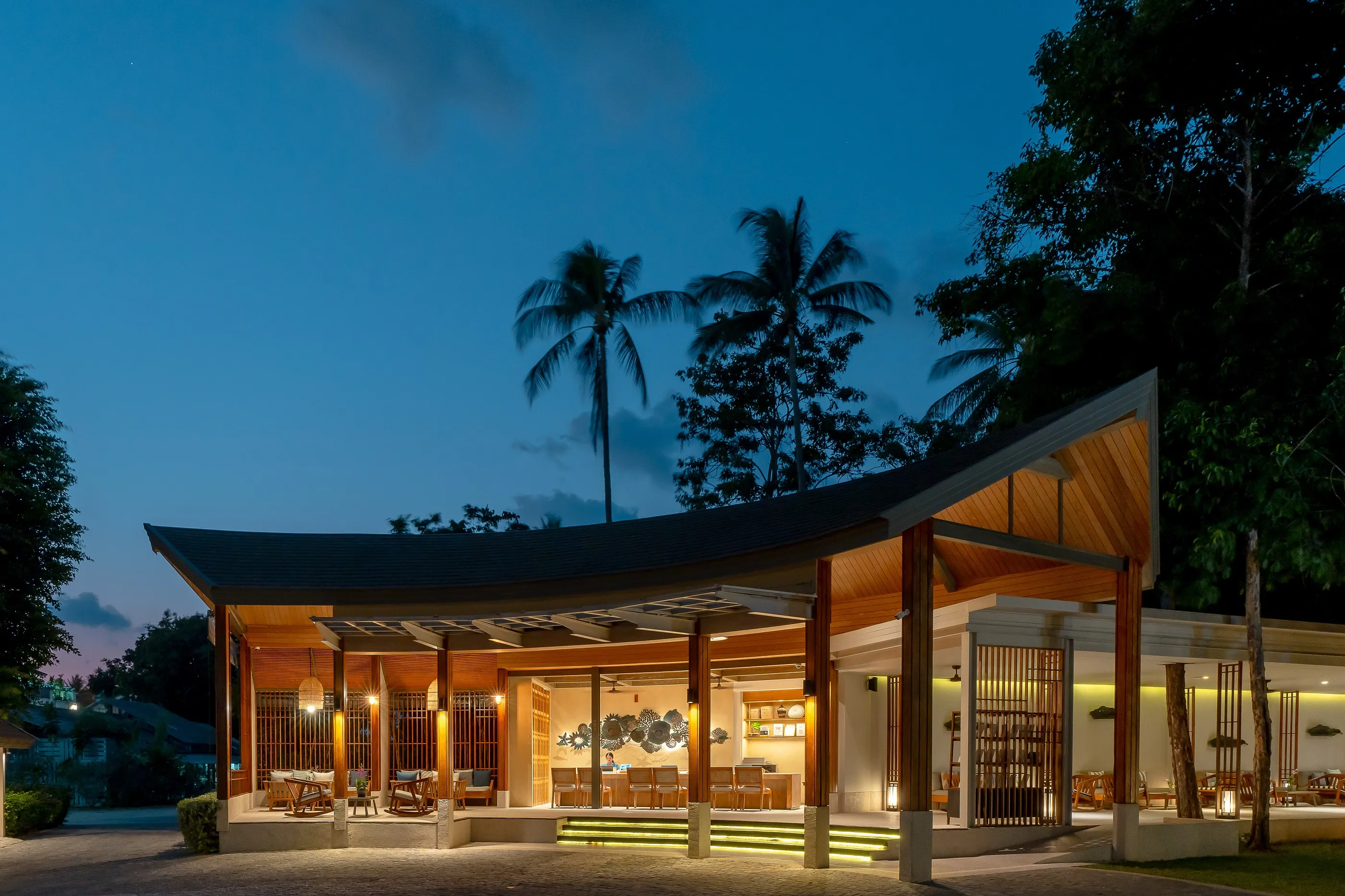 This beautiful beachfront hotel, surrounded by coconut trees and located right on Bophut Beach, opened its doors after renovations on December 1, 2024.