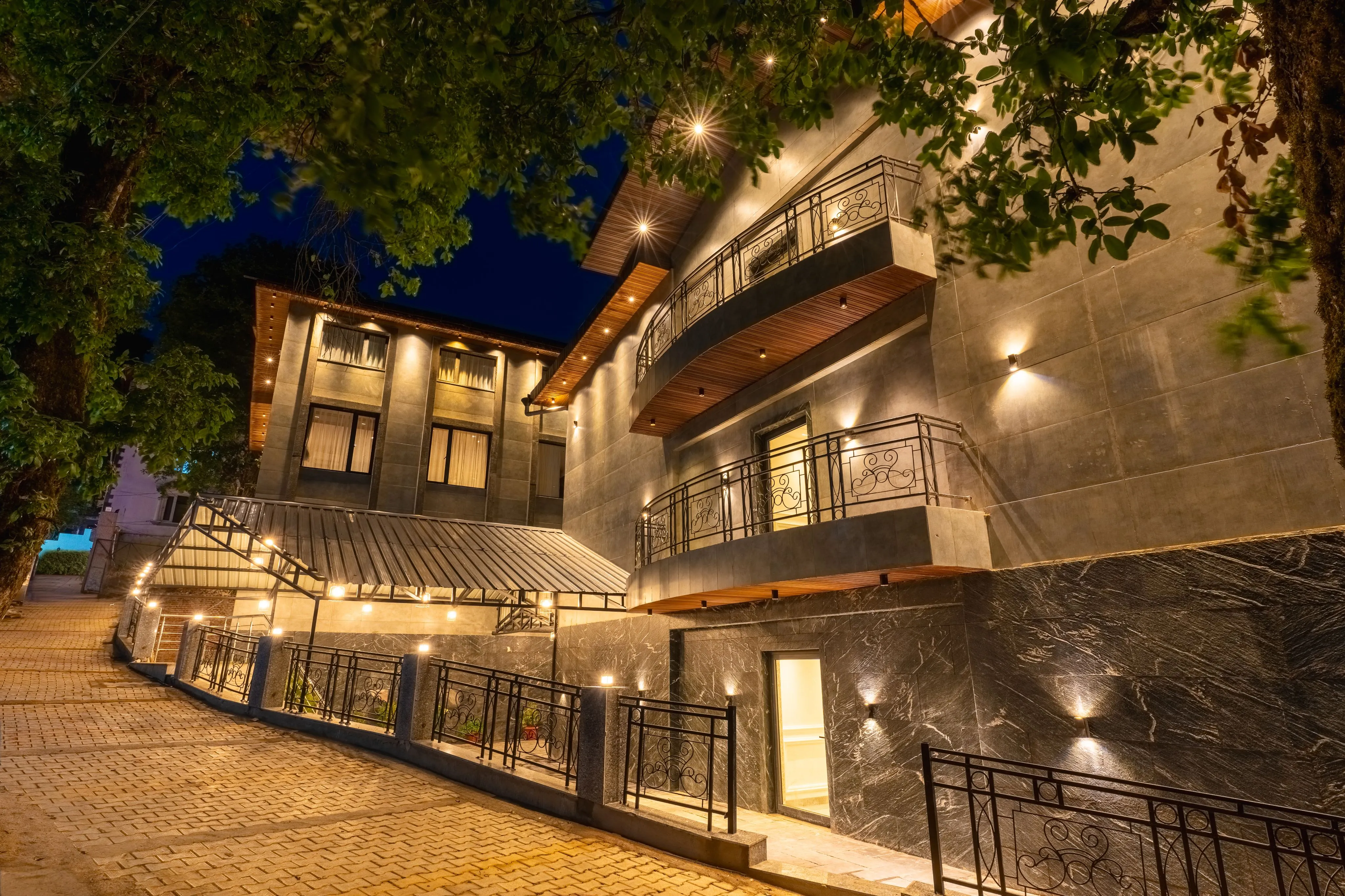 Hanric by Eight Continents Ikshana Luxe