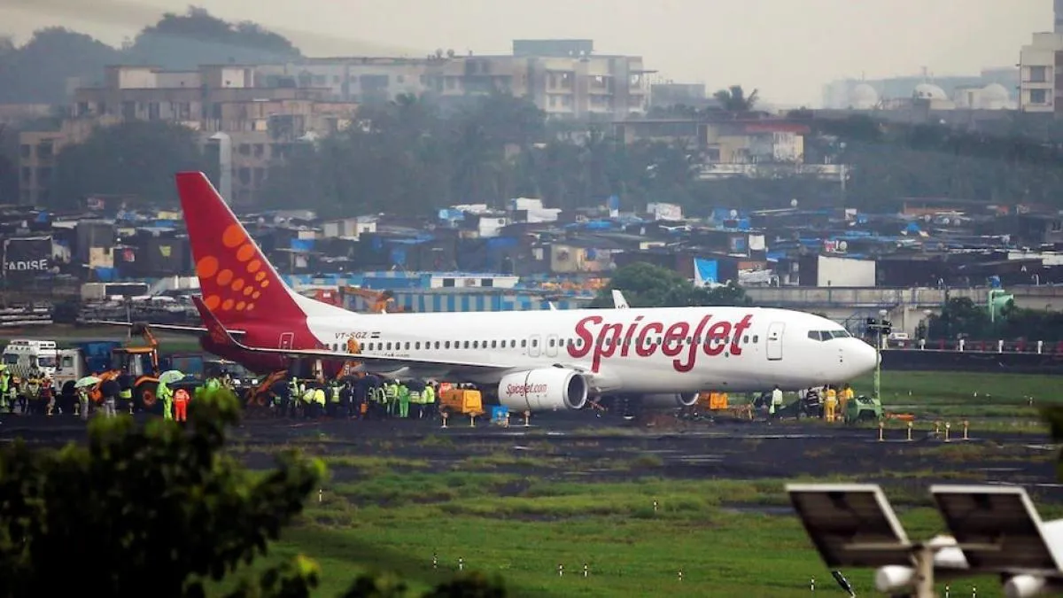 Mumbai-Durgapur SpiceJet flight caught in massive turbulence; 40 passengers  injured - BusinessToday