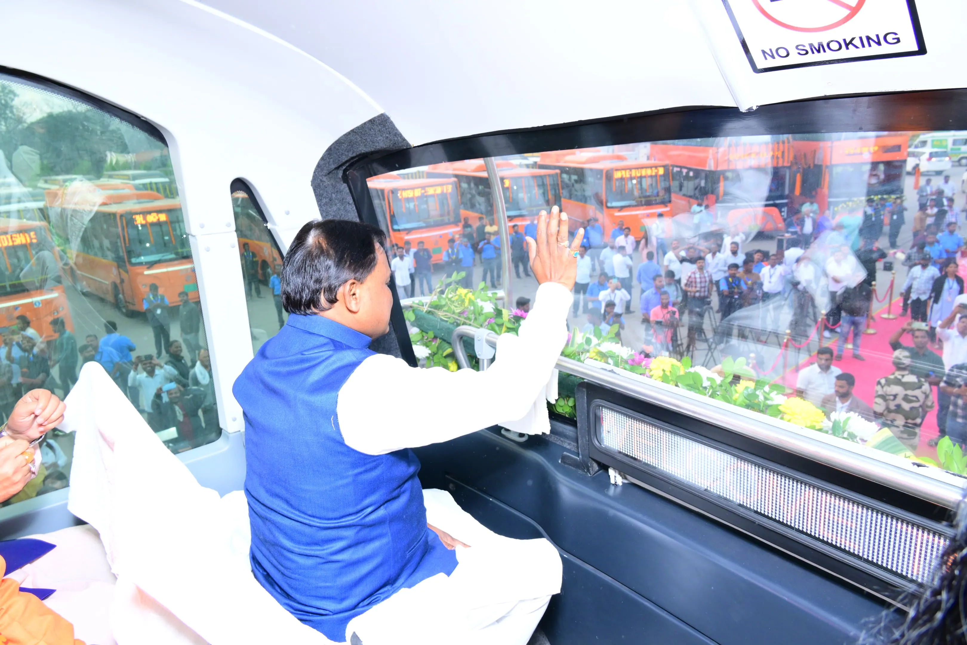 CM ON DOUBLE DECKER