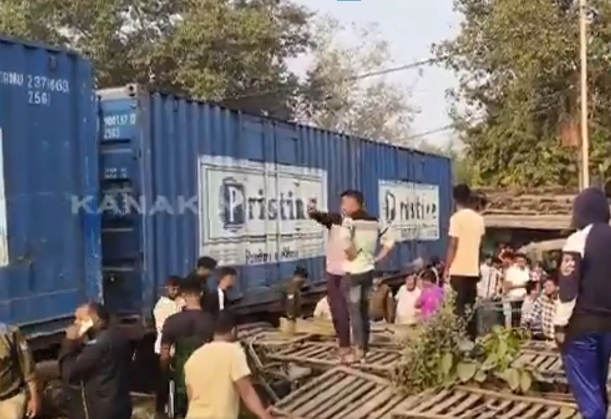 goods train derails