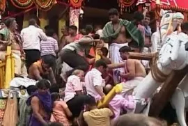 Touching the idols Rath Yatra 