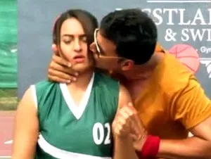Akshay & Sonakshi in 'Holiday'