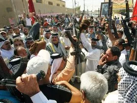 Iraqi men volunteering to fight against Jihadists