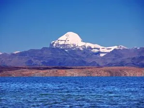 Lake Mansarovar & Mount-Kailash  (source-thewanderingjen.com)