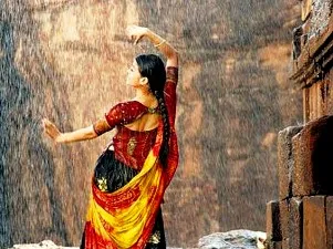 Aish in rain song