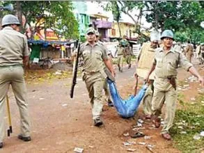 Police carrying away the body of the deceased Pradip Behera