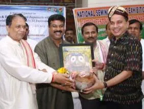 Kishore Dwibedi receiving  Rashtriya Gaurab Samman