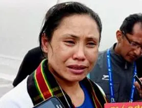 Sarita Devi in tears after the semi final bout