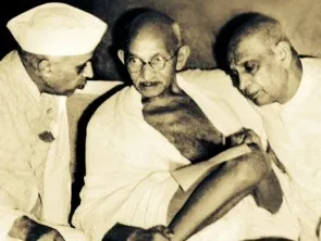 Patel (right) with Gandhiji and Pt Nehru