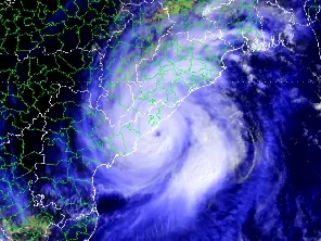 Hudhud closing in on Vizag coast ( source-IMD)