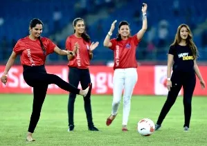 tennis-star-sania-mirza-kicks-a-football-Tennis star Sania Mirza kicking the ball