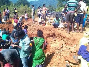 Digging for Cat's Eye in Koraput cillage