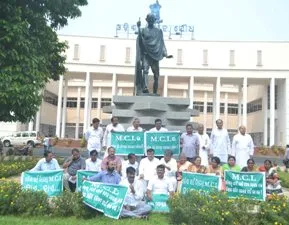 M.C.L. ra orissa prati baimatruka manavavaku birodha kari bjd pakhyaru bidhan sabha re gandhipratimurti tale anasana09