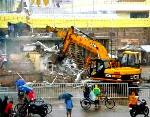 shifting of Gopabandhu statue