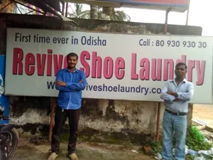 Shanti Bhushan and his associate in front of his shop